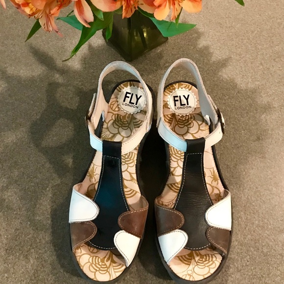 walking on a cloud sandals